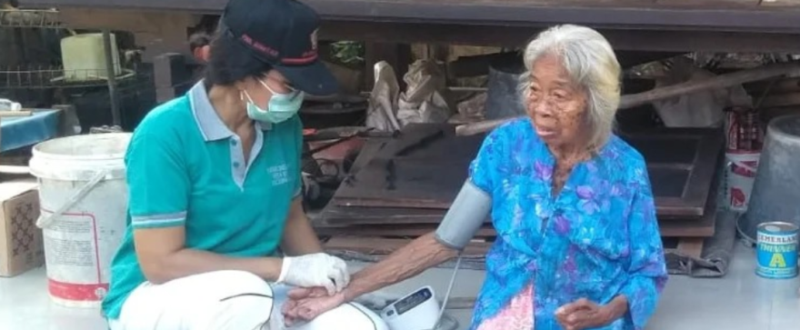 Sepekan di Bulan Mei, Puluhan Lansia Desa Kukuh Kerambitan Dikunjungi Tim RDS untuk Screening Kesehatan Dasar